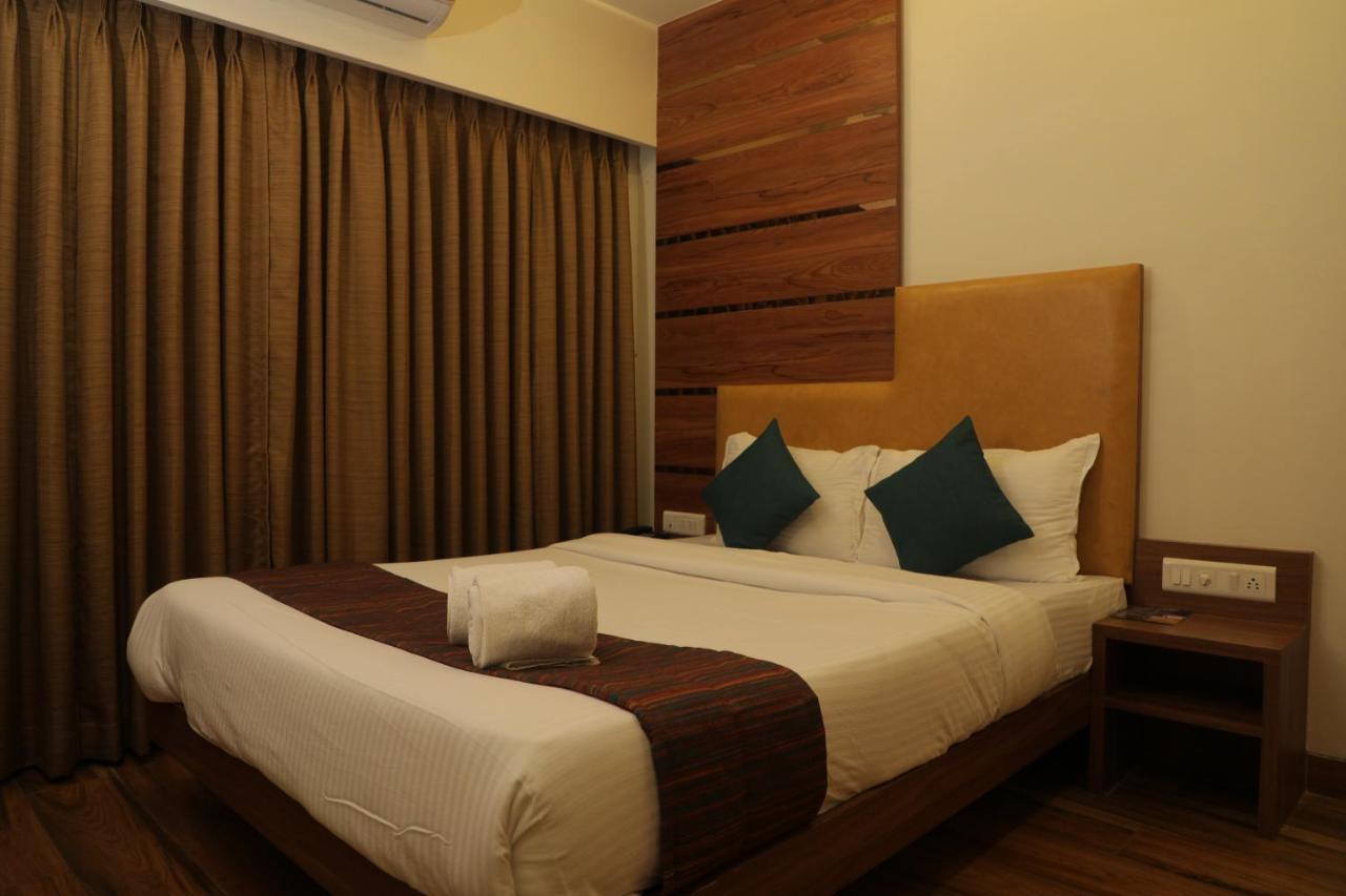 Sky Suites By Monarch Navi Mumbai Exterior photo